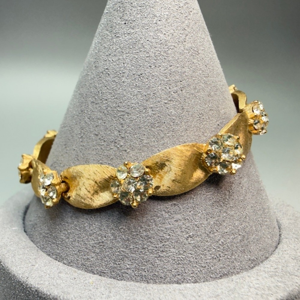 Vintage Trifari Birthday Ribbon Bracelet 6.5" Gold Tone‎ Clear Rhinestones April